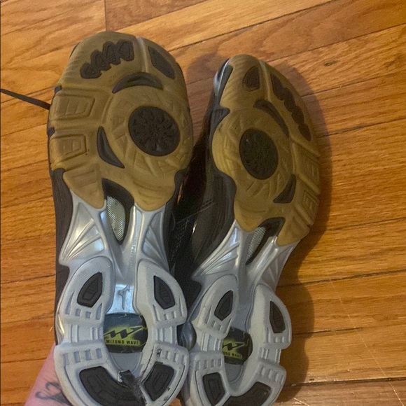 Mizuno Wave Lightning RX2 Black and Silver Athletic Shoes Woman 8 1/2 - Picture 6 of 6